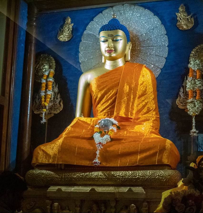 The golden Buddha in the Mahabodhi sanctum