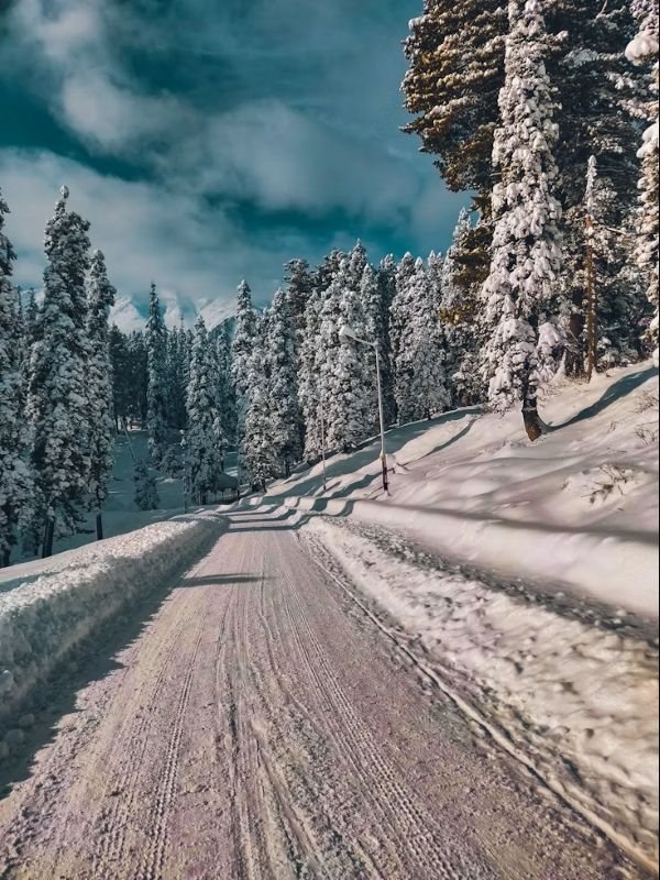 Snowy road in Gulmarg