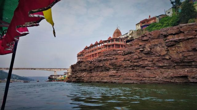 Omkareshwar temple above the Narmada