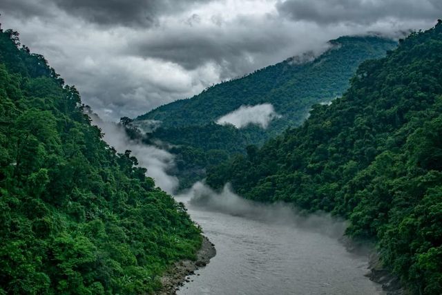 The Teesta river valley on the road to Gangtok